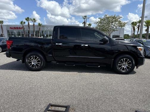 Black 2021 Nissan Titan SV
