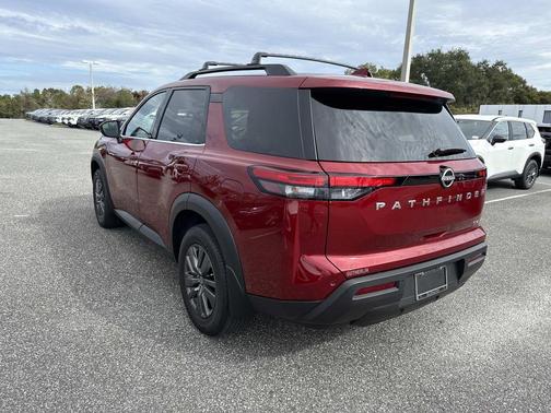 2024 Nissan Pathfinder SV