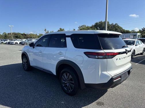 2024 Nissan Pathfinder S
