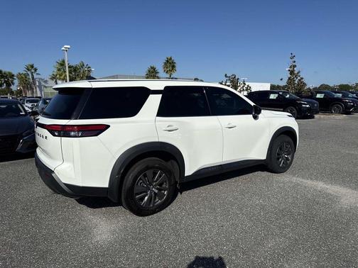 2024 Nissan Pathfinder S