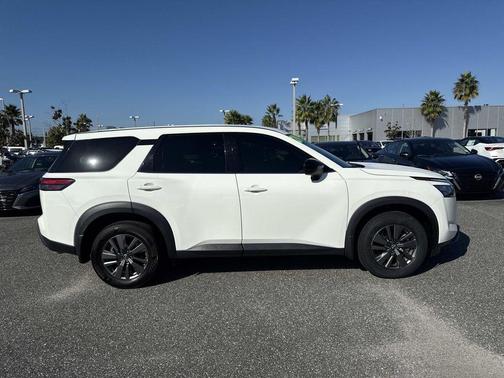 2024 Nissan Pathfinder S