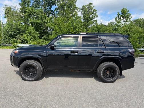 Midnight Black Metallic 2019 Toyota 4Runner Sport
