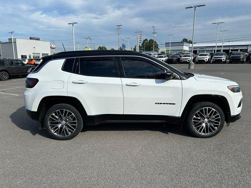 Bright White Clearcoat 2023 Jeep Compass Limited