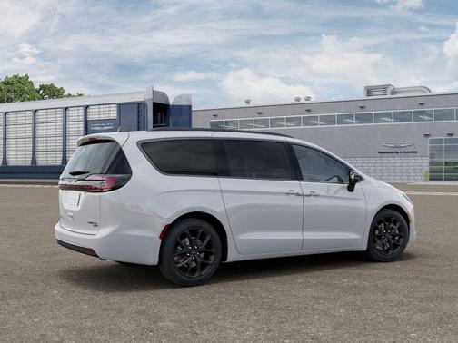 PW7 2027 Chrysler Pacifica LIMITED