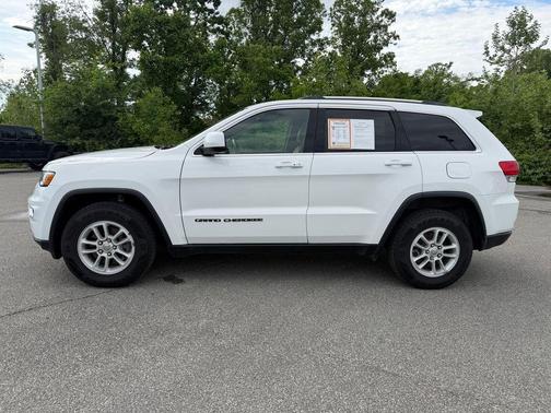 Bright White Clearcoat 2019 Jeep Grand Cherokee Laredo E