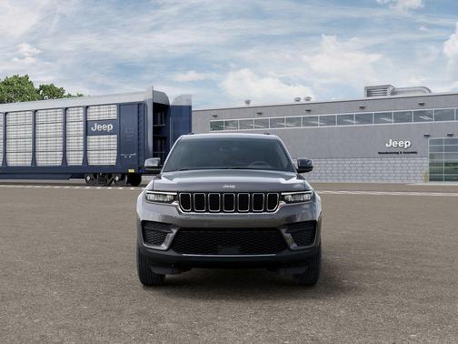 Metallic 2026 Jeep Grand Cherokee Laredo