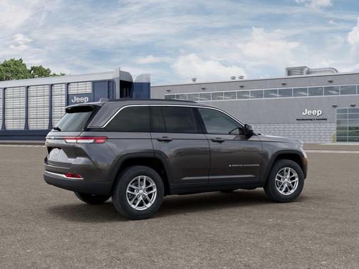 Metallic 2026 Jeep Grand Cherokee Laredo