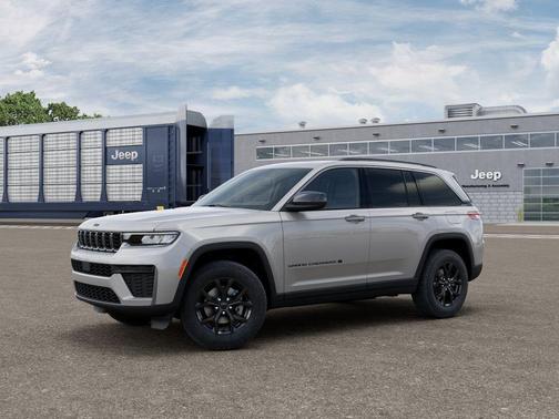 Silver Zynith 2026 Jeep Grand Cherokee Laredo