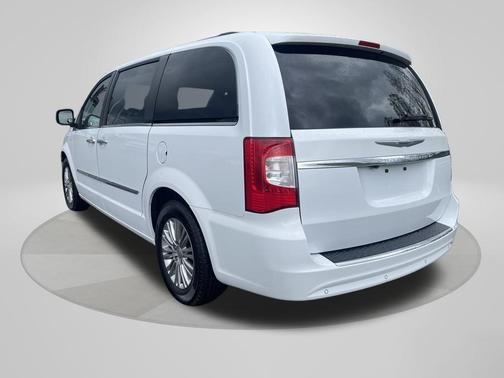 2015 Chrysler Town & Country Touring-L