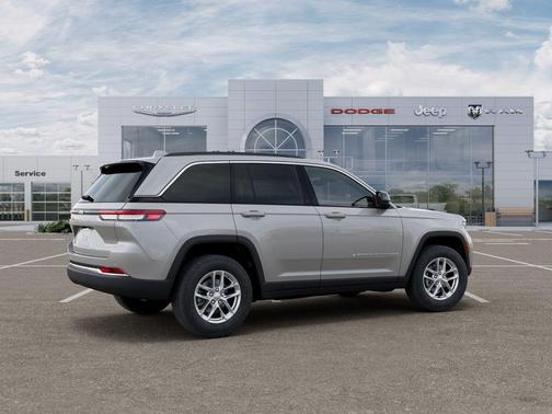Silver Zynith 2026 Jeep Grand Cherokee Laredo X
