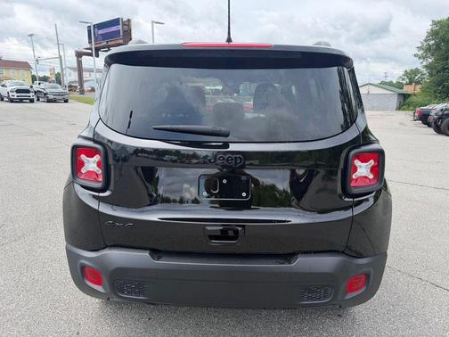 Black Clearcoat 2023 Jeep Renegade Latitude