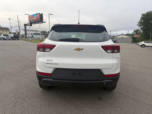 Summit White 2024 Chevrolet Trailblazer LS