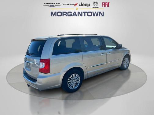 2016 Chrysler Town & Country Touring-L