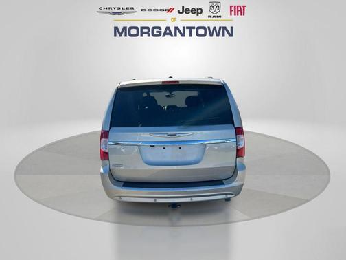 2016 Chrysler Town & Country Touring-L