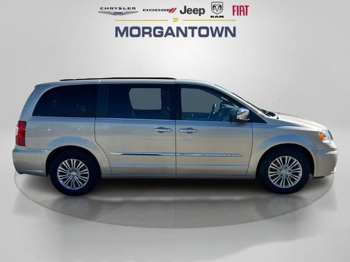 2016 Chrysler Town & Country Touring-L