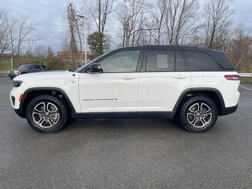 2022 Jeep Grand Cherokee 4xe Trailhawk