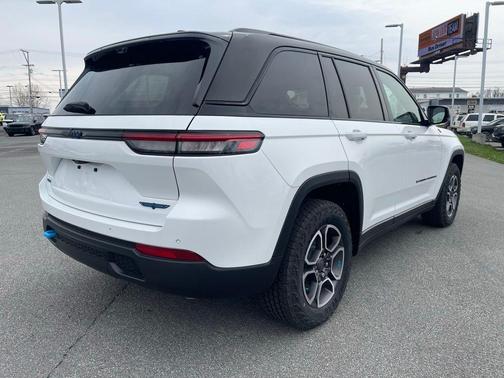 2023 Jeep Grand Cherokee 4xe Trailhawk