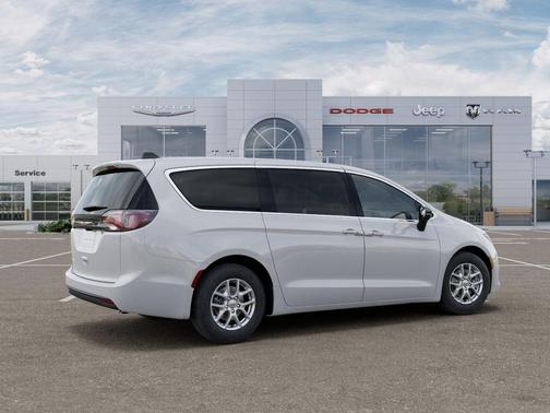 2025 Chrysler Voyager LX