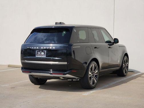 Santorini Black 2025 Land Rover Range Rover P550e SE