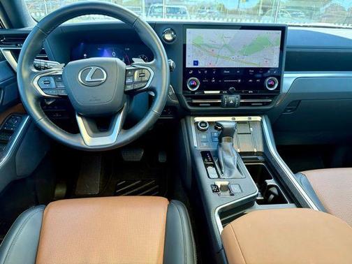 Eminent White Pearl 2024 Lexus GX 550 550 LUXURY+