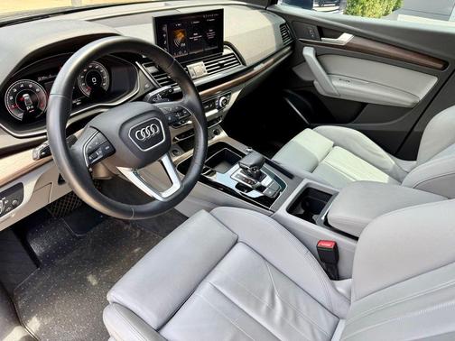 Mythos Black Metallic 2022 Audi Q5 45 S line Premium Plus