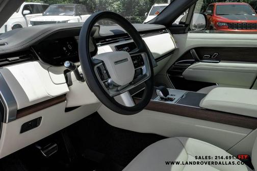 Santorini Black 2026 Land Rover Range Rover P400 SE