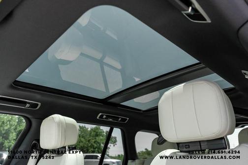 Santorini Black 2026 Land Rover Range Rover P400 SE