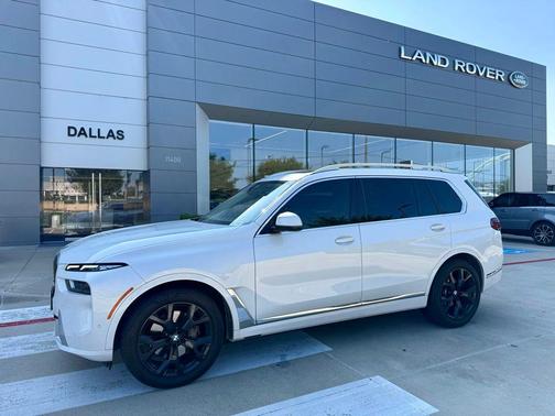 Mineral White Metallic 2023 BMW X7 xDrive40i