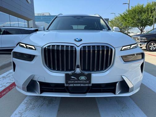 Mineral White Metallic 2023 BMW X7 xDrive40i