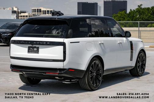 Fuji White 2027 Land Rover Range Rover SE