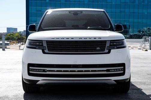 Ostuni Pearl White 2025 Land Rover Range Rover P550e SE
