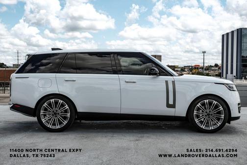 Fuji White 2026 Land Rover Range Rover P400 SE 7 Seat