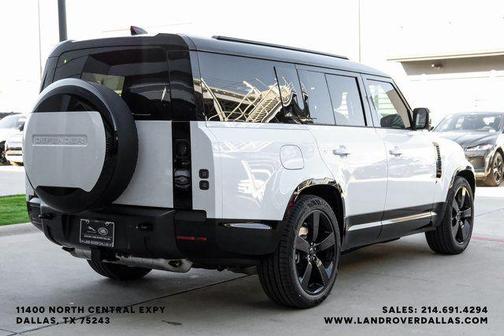 2026 Land Rover Defender 130 X-Dynamic SE