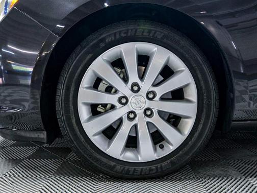Photo 5 of 17 of 2016 Buick Verano Base