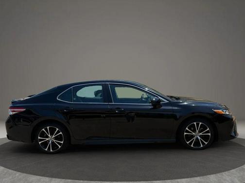Midnight Black Metallic 2020 Toyota Camry SE