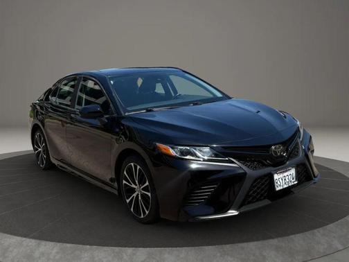 Midnight Black Metallic 2020 Toyota Camry SE