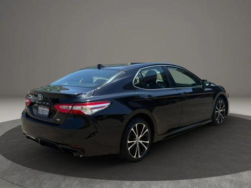 Midnight Black Metallic 2020 Toyota Camry SE