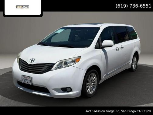Super White 2012 Toyota Sienna XLE