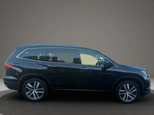 Crystal Black Pearl 2016 Honda Pilot Touring