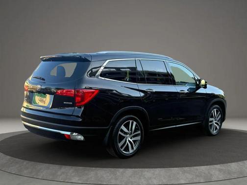 Crystal Black Pearl 2016 Honda Pilot Touring