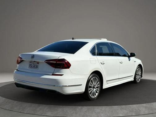 Pure White 2017 Volkswagen Passat 1.8T R-Line w/Comfort