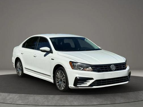 Pure White 2017 Volkswagen Passat 1.8T R-Line w/Comfort