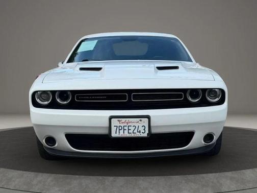Bright White Clearcoat 2015 Dodge Challenger SXT