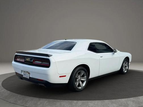 Bright White Clearcoat 2015 Dodge Challenger SXT