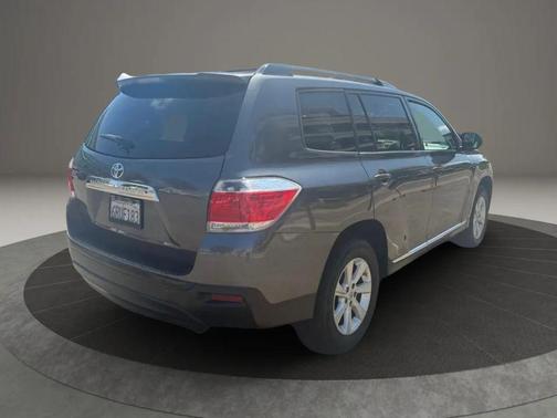 2011 Toyota Highlander SE