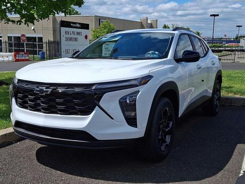 Summit White 2026 Chevrolet Trax LT