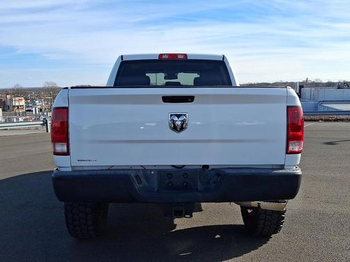 2017 RAM 2500 Tradesman Crew Cab 4x4 6'4' Box