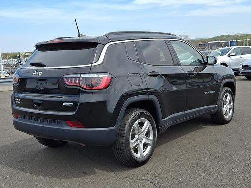 Diamond Black Crystal Pearlcoat - PXJ 2023 Jeep Compass Latitude