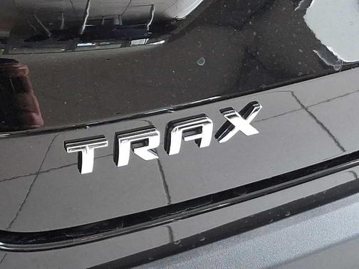 Mosaic Black Metallic 2026 Chevrolet Trax LT
