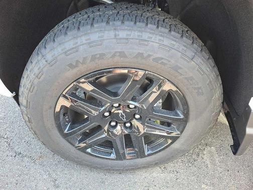 Summit White 2026 Chevrolet Silverado 1500 RST